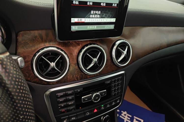 Used Mercedes-Benz GLA 2015 GLA 260 4MATIC Audio And AC Panel