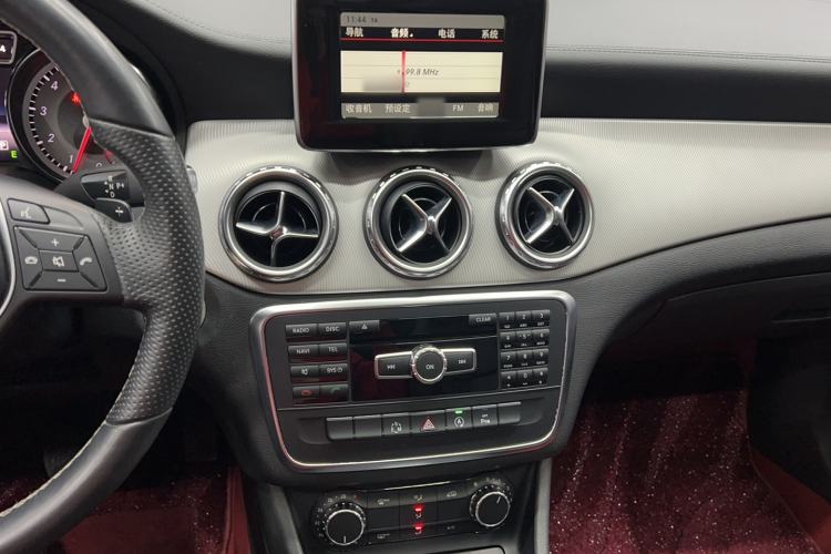 Used Mercedes-Benz GLA 2015 GLA 200 Fashion Model Audio And AC Panel