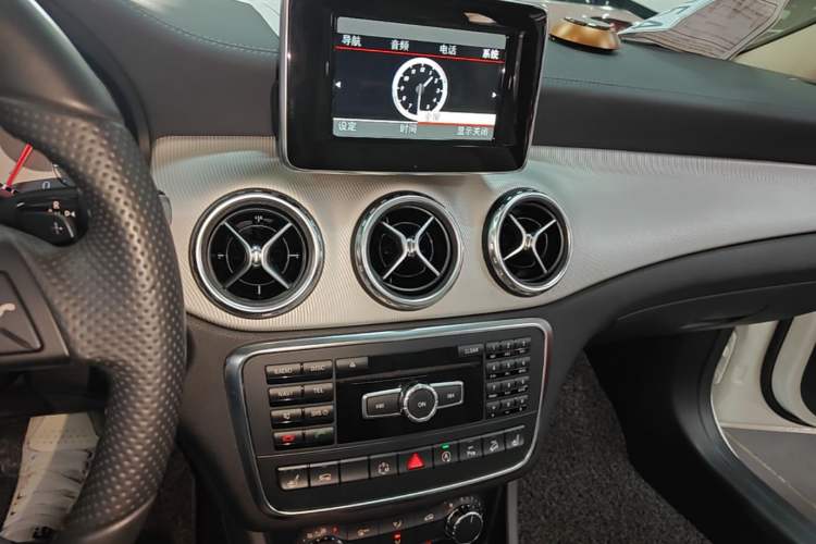 Used Mercedes-Benz GLA 2015 GLA 220 4MATIC Fashion Model Audio And AC Panel