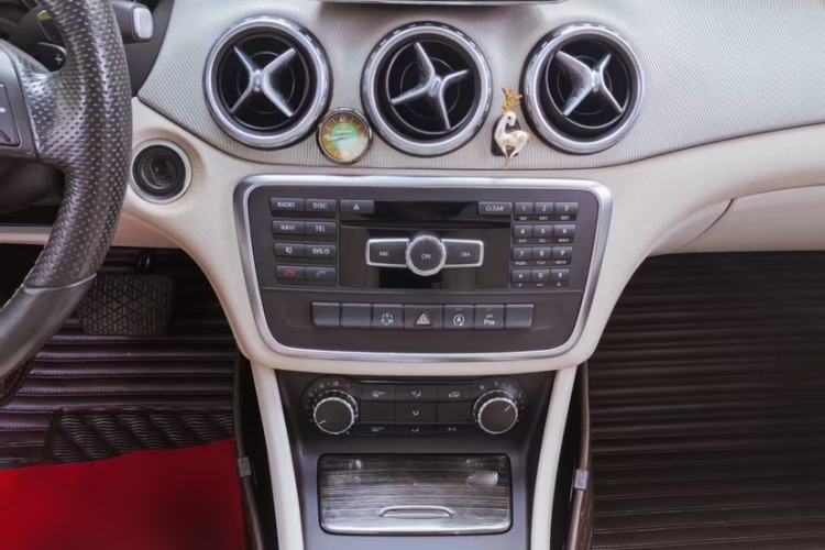 Used Mercedes-Benz GLA 2015 GLA 200 Fashion Model Audio And AC Panel