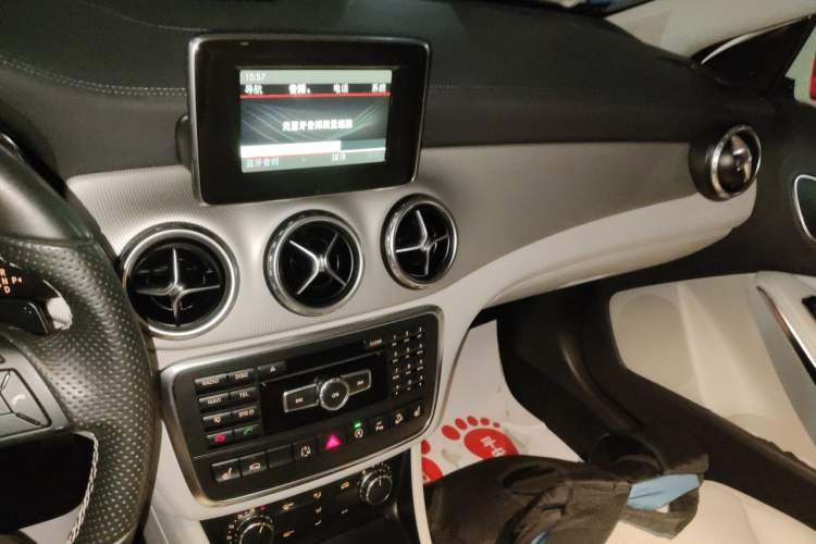 Used Mercedes-Benz GLA 2015 GLA 220 4MATIC Fashion Model Audio And AC Panel