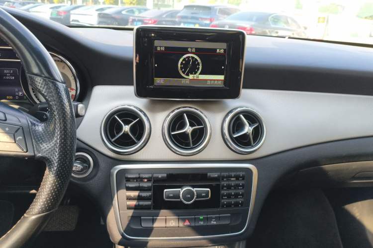 Used Mercedes-Benz GLA 2015 GLA 200 Audio And AC Panel