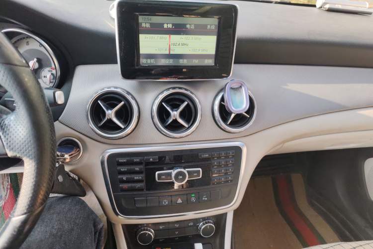 Used Mercedes-Benz GLA 2015 GLA 200 Sport Edition Audio And AC Panel