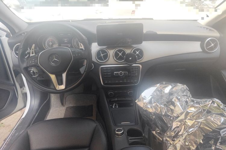 Used Mercedes-Benz GLA 2015 GLA 220 4MATIC Luxury Model Center Console