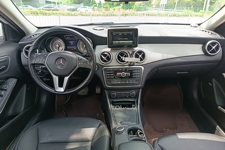 Used Mercedes-Benz GLA 2015 GLA 200 Sport Edition Center Console