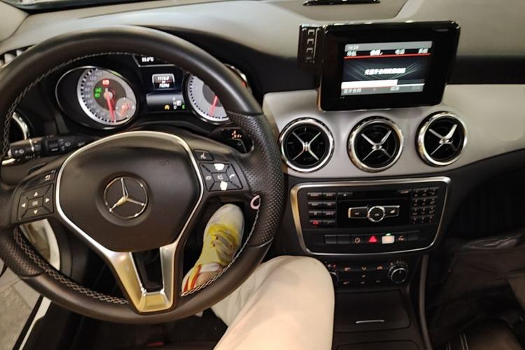 Used Mercedes-Benz GLA 2015 GLA 200 Sport Edition Center Console