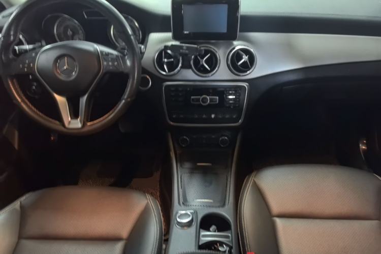 Used Mercedes-Benz GLA 2015 GLA 220 4MATIC Fashion Model Center Console