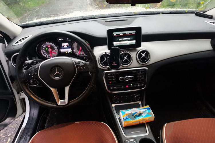 Used Mercedes-Benz GLA 2015 GLA 220 4MATIC Fashion Model Center Console
