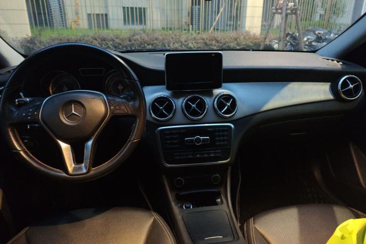 Used Mercedes-Benz GLA 2015 GLA 200 Fashion Model Center Console