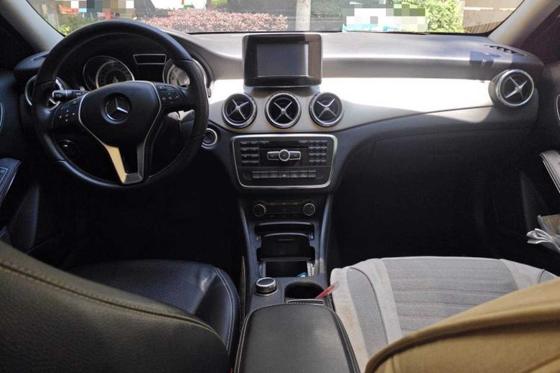 Used Mercedes-Benz GLA 2015 GLA 200 Sport Edition Center Console