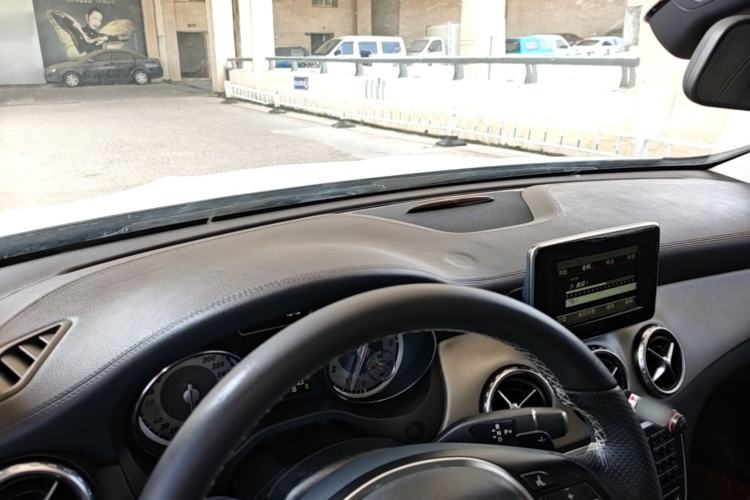 Used Mercedes-Benz GLA 2015 GLA 220 4MATIC Fashion Model Center Console
