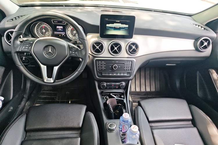 Used Mercedes-Benz GLA 2015 GLA 200 Fashion Model Center Console