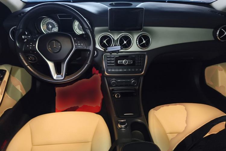 Used Mercedes-Benz GLA 2015 GLA 220 4MATIC Fashion Model Center Console