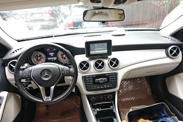 Used Mercedes-Benz GLA 2015 GLA 200 Sport Edition Center Console