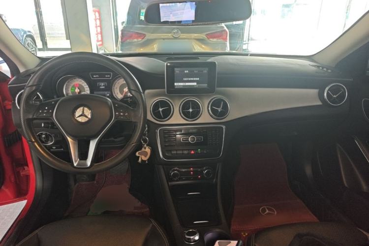 Used Mercedes-Benz GLA 2015 GLA 200 Sport Edition Center Console