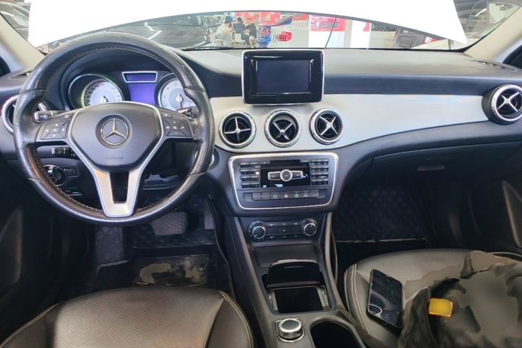 Used Mercedes-Benz GLA 2015 GLA 200 Sport Edition Center Console