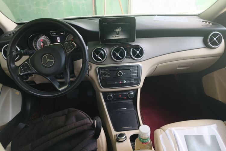 Used Mercedes-Benz GLA 2015 GLA 200 Sport Edition Center Console