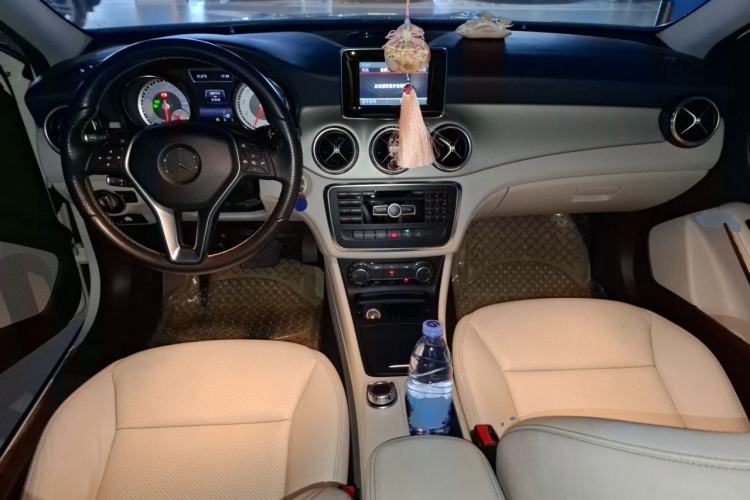 Used Mercedes-Benz GLA 2015 GLA 200 Sport Edition Center Console