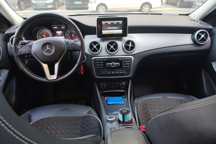 Used Mercedes-Benz GLA 2015 GLA 200 Sport Edition Center Console