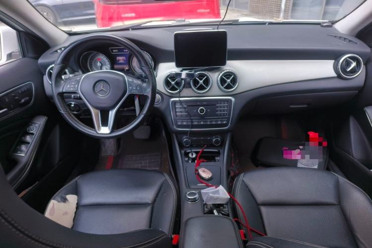 Used Mercedes-Benz GLA 2015 GLA 220 4MATIC Fashion Model Center Console