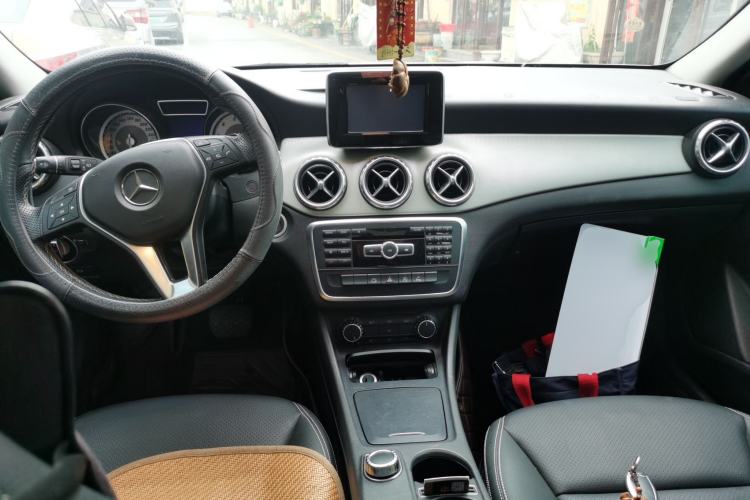 Used Mercedes-Benz GLA 2015 GLA 200 Sport Edition Center Console