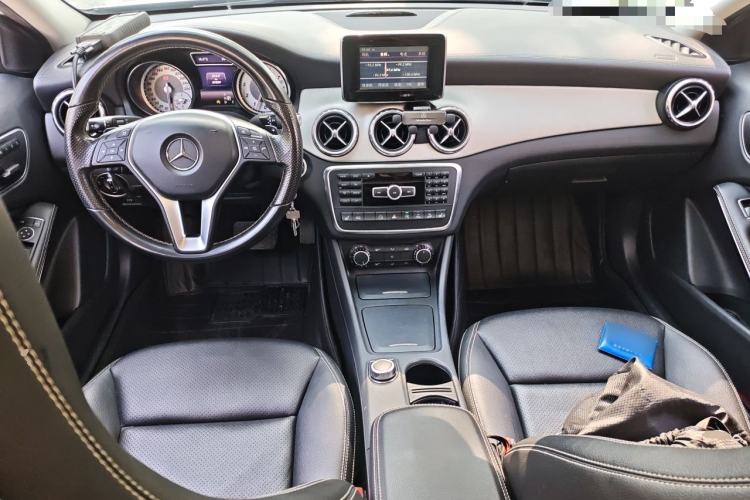 Used Mercedes-Benz GLA 2015 GLA 220 4MATIC Fashion Model Center Console