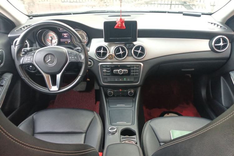 Used Mercedes-Benz GLA 2015 GLA 200 Sport Edition Center Console