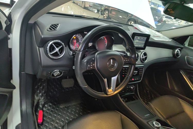 Used Mercedes-Benz GLA 2015 GLA 200 Sport Edition Center Console