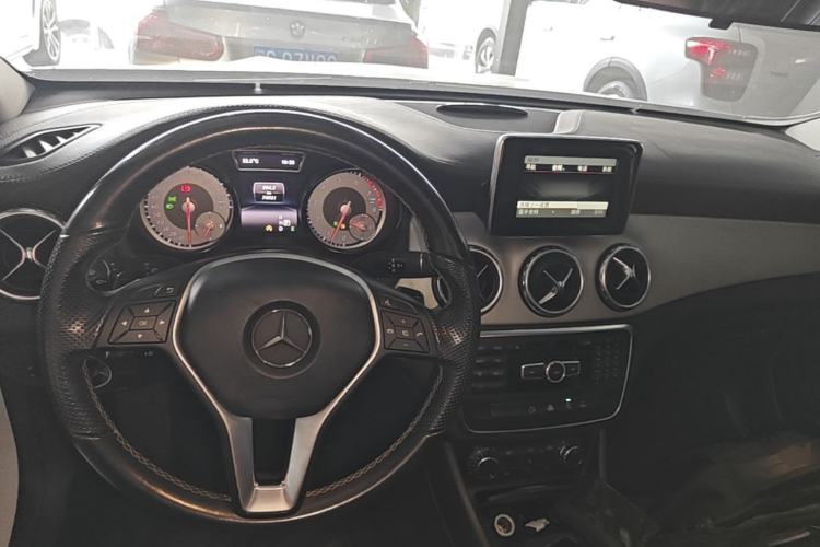 Used Mercedes-Benz GLA 2015 GLA 200 Fashion Model Center Console