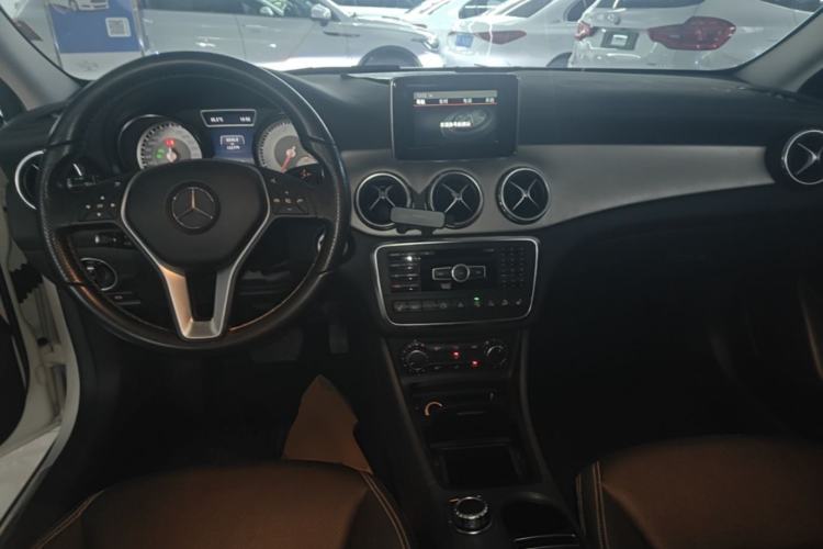 Used Mercedes-Benz GLA 2015 GLA 220 4MATIC Fashion Model Center Console