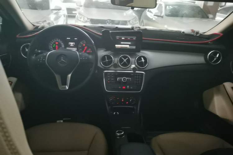 Used Mercedes-Benz GLA 2015 GLA 200 Fashion Model Center Console