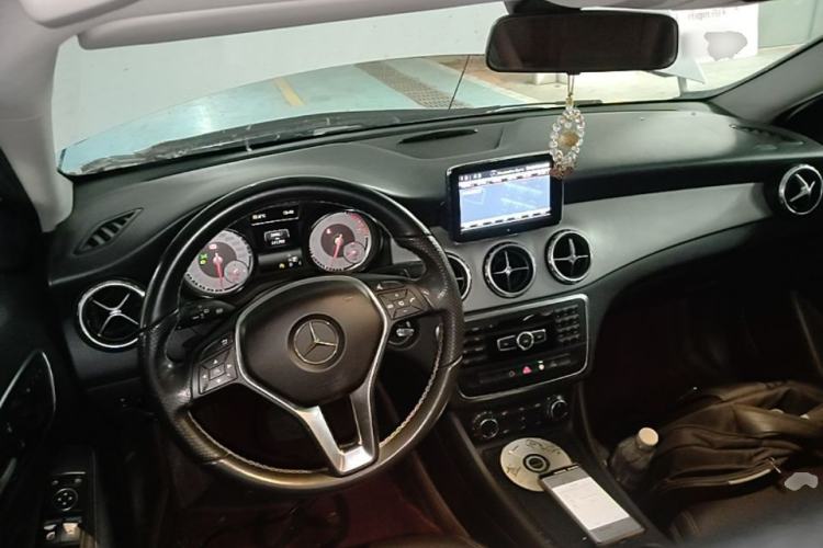 Used Mercedes-Benz GLA 2015 GLA 200 Sport Edition Center Console
