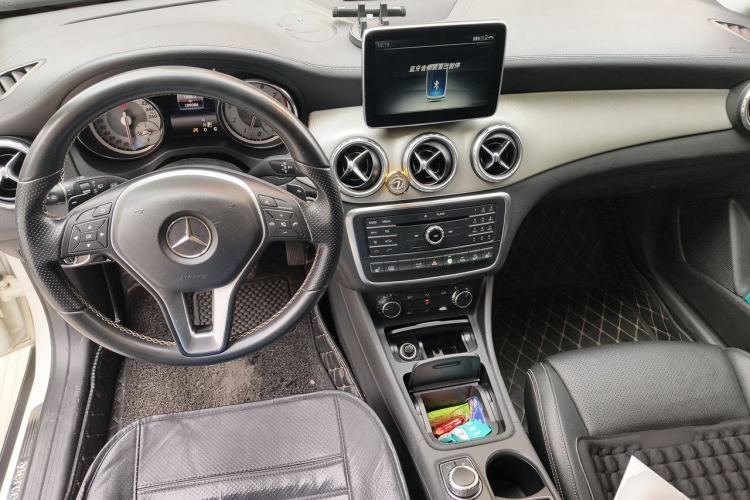 Used Mercedes-Benz GLA 2015 GLA 220 4MATIC Luxury Model Center Console