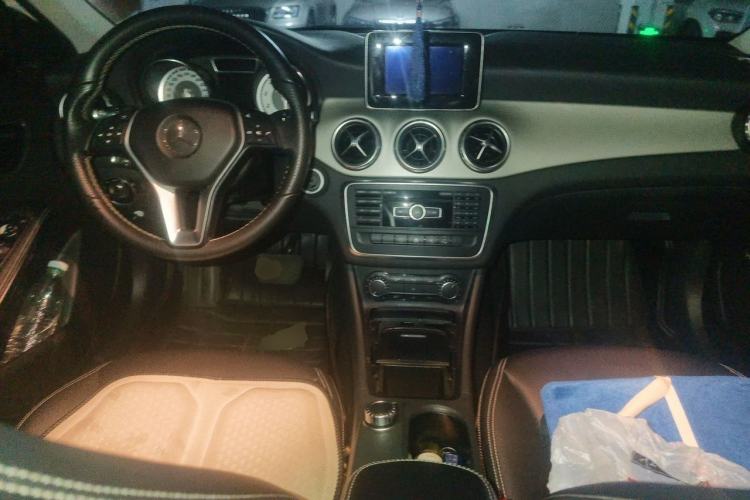 Used Mercedes-Benz GLA 2015 GLA 200 Sport Edition Center Console