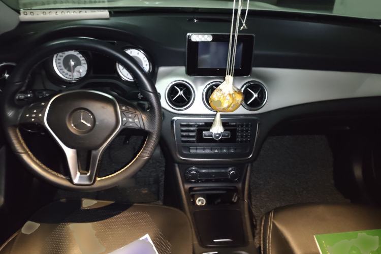 Used Mercedes-Benz GLA 2015 GLA 200 Sport Edition Center Console