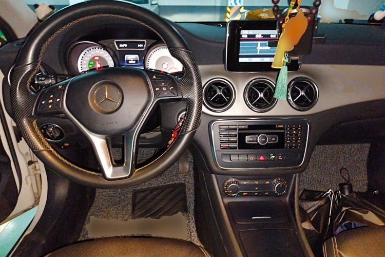 Used Mercedes-Benz GLA 2015 GLA 200 Fashion Model Center Console