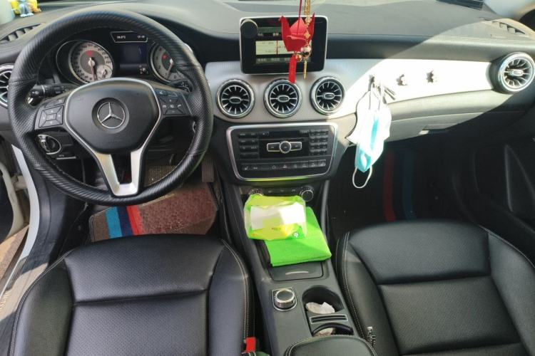 Used Mercedes-Benz GLA 2015 GLA 220 4MATIC Luxury Model Center Console