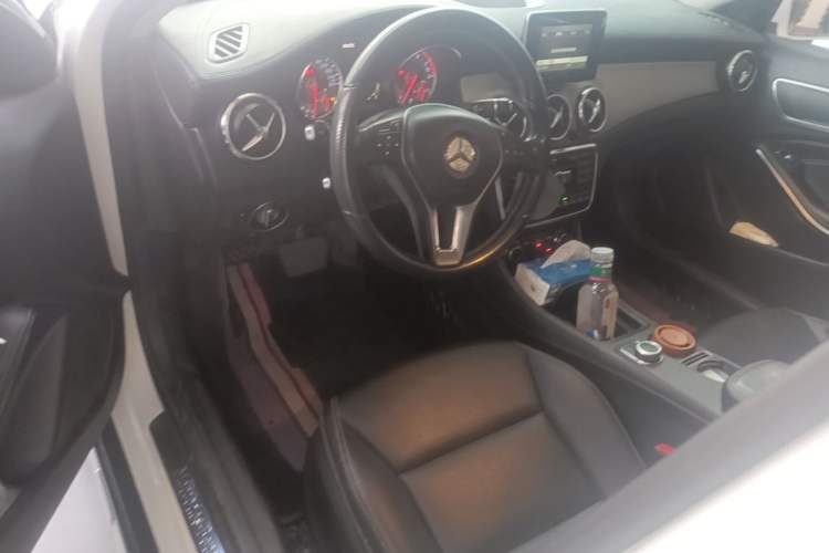 Used Mercedes-Benz GLA 2015 GLA 220 4MATIC Fashion Model Center Console
