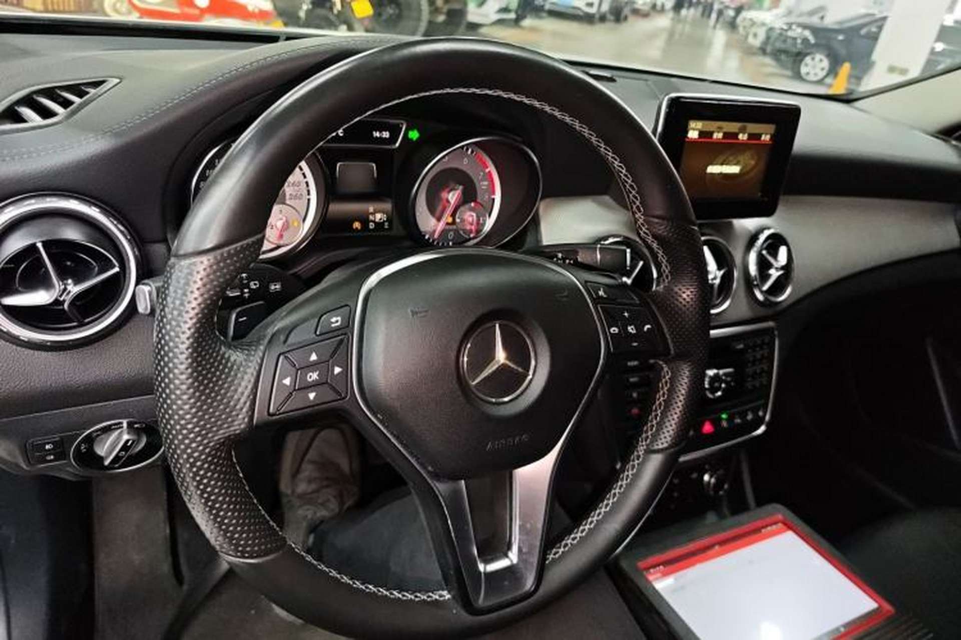 Used Mercedes-Benz GLA 2015 GLA 220 4MATIC Fashion Model Center Console