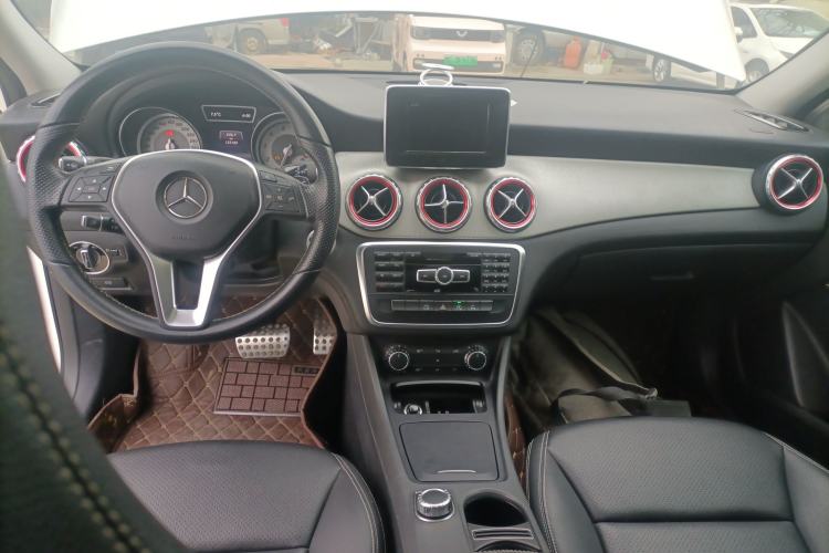 Used Mercedes-Benz GLA 2015 GLA 200 Sport Edition Center Console