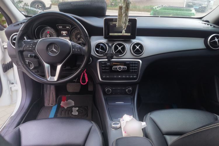 Used Mercedes-Benz GLA 2015 GLA 220 4MATIC Fashion Model Center Console