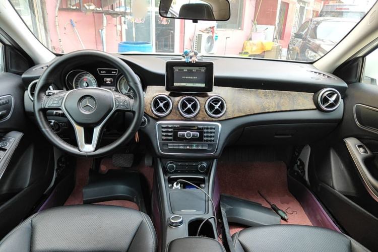 Used Mercedes-Benz GLA 2015 GLA 200 Sport Edition Center Console