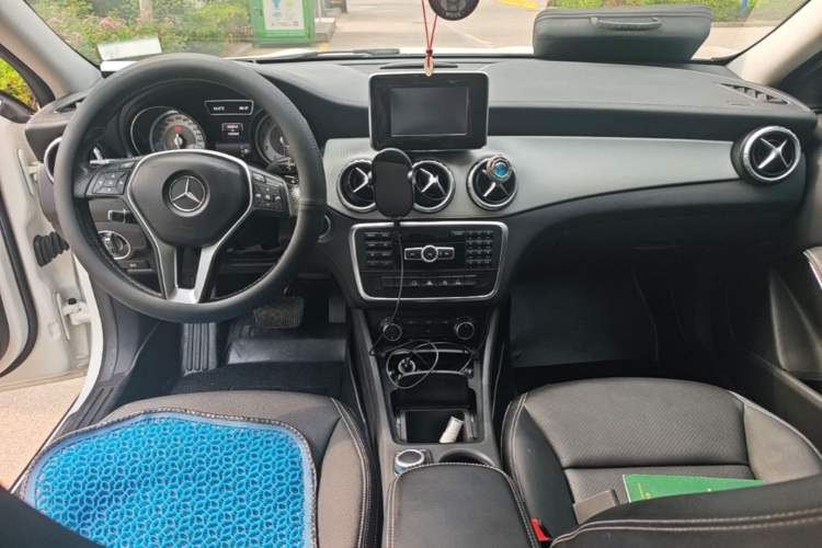 Used Mercedes-Benz GLA 2015 GLA 200 Fashion Model Center Console