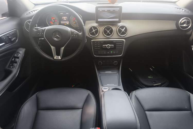 Used Mercedes-Benz GLA 2015 GLA 200 Sport Edition Center Console