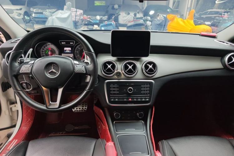 Used Mercedes-Benz GLA 2015 GLA 220 4MATIC Fashion Model Center Console