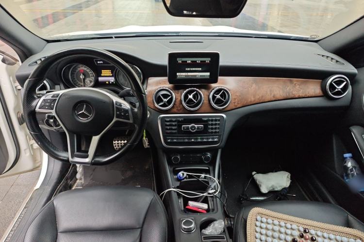 Used Mercedes-Benz GLA 2015 GLA 260 4MATIC Sport Edition Center Console