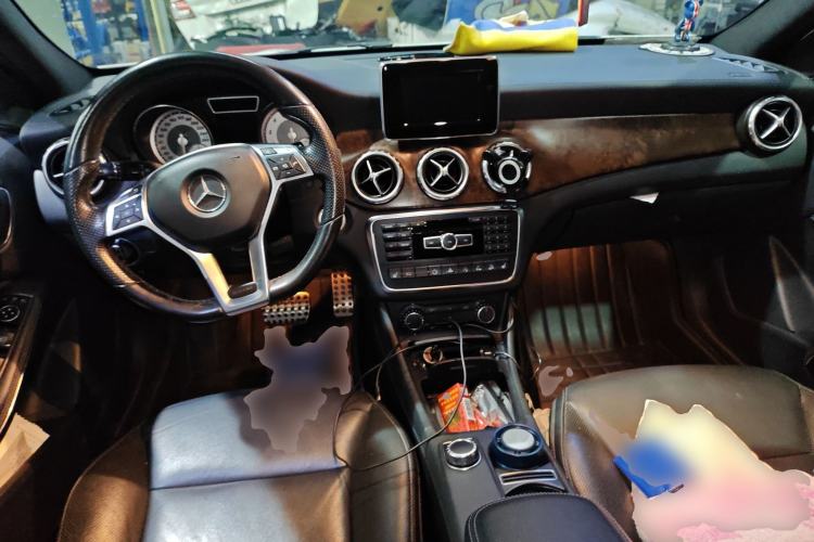 Used Mercedes-Benz GLA 2015 GLA 260 4MATIC Center Console