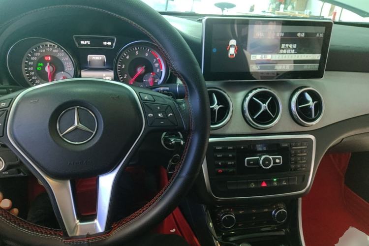 Used Mercedes-Benz GLA 2015 GLA 200 Fashion Model Center Console