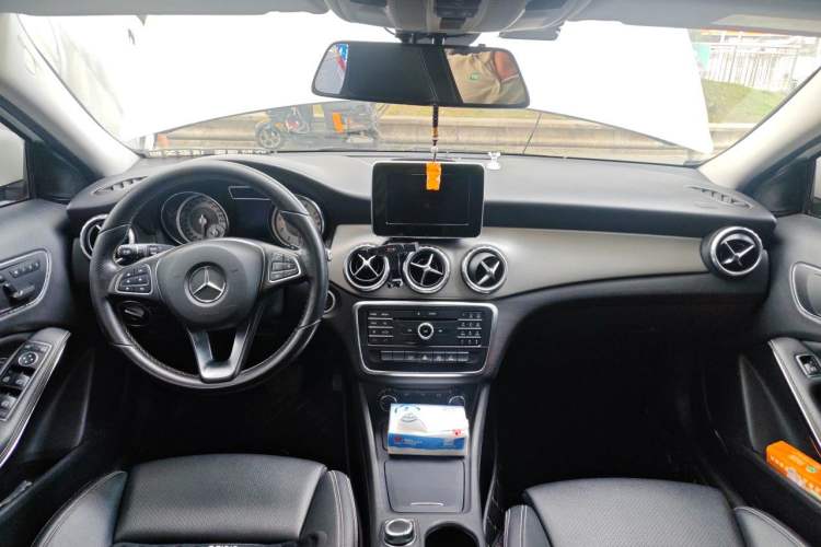 Used Mercedes-Benz GLA 2015 GLA 200 Sport Edition Center Console