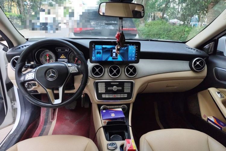 Used Mercedes-Benz GLA 2015 GLA 200 Sport Edition Center Console